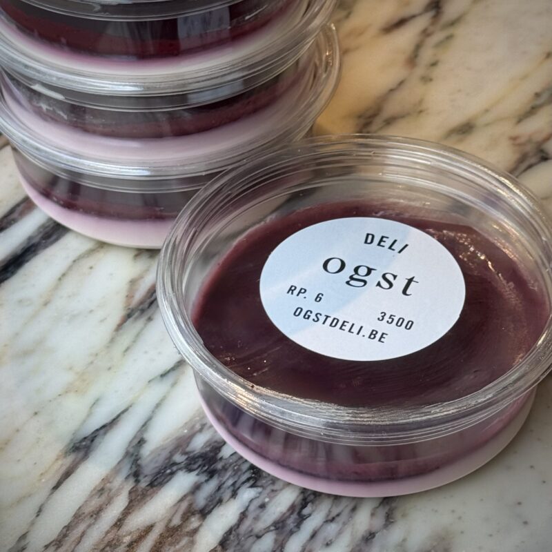 Panna cotta met bourbon vanille en rode vruchten