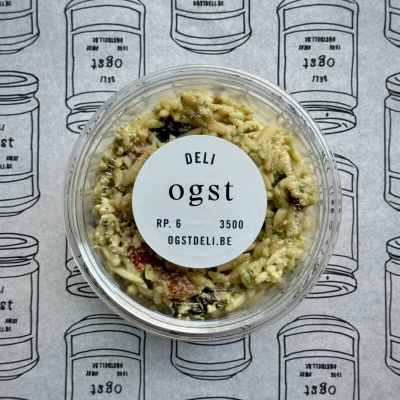 Orzo met basilicumpesto en zongedroogde tomaat